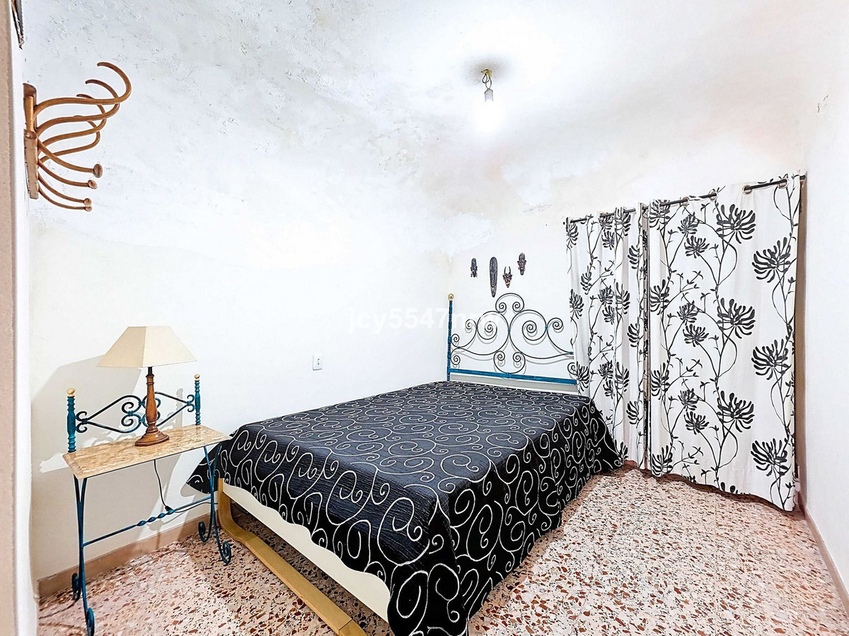 4 Bed Townhouse for sale in Pinoso Costa Blanca, Alicante, Spain