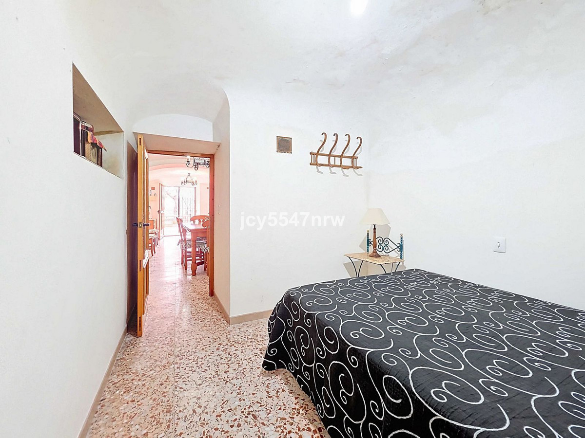 4 Bed Townhouse for sale in Pinoso Costa Blanca, Alicante, Spain