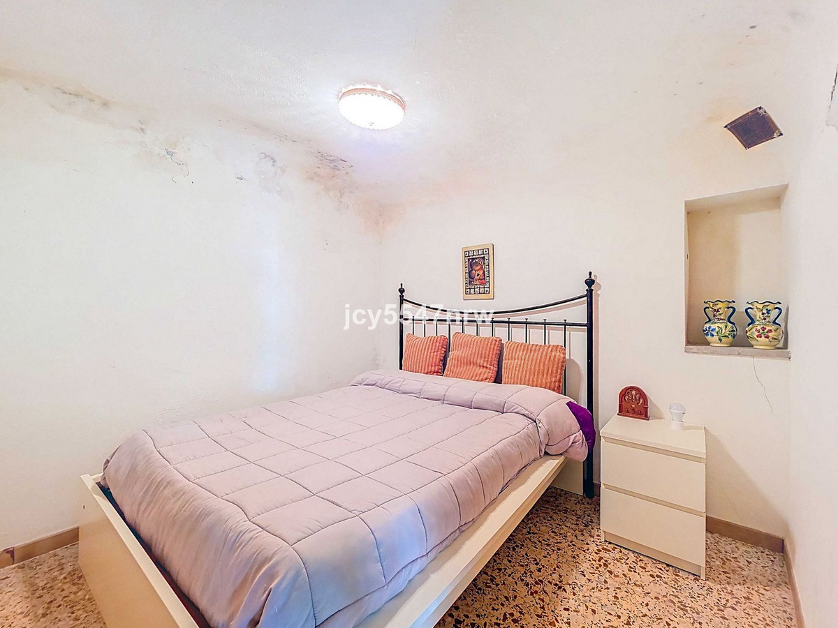 4 Bed Townhouse for sale in Pinoso Costa Blanca, Alicante, Spain