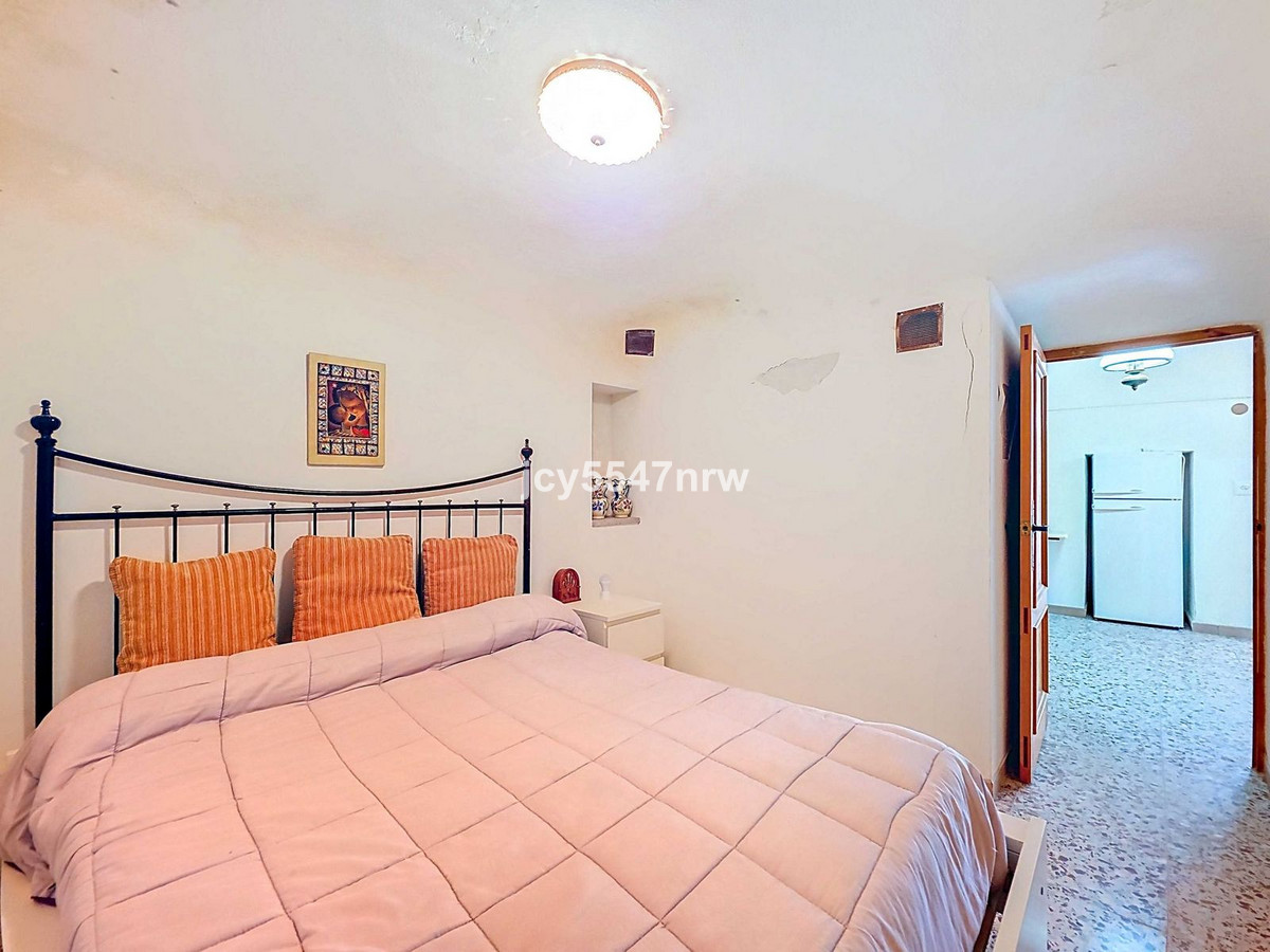 4 Bed Townhouse for sale in Pinoso Costa Blanca, Alicante, Spain