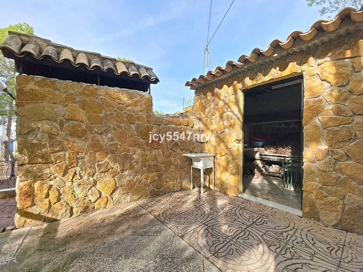 4 Bed Townhouse for sale in Pinoso Costa Blanca, Alicante, Spain