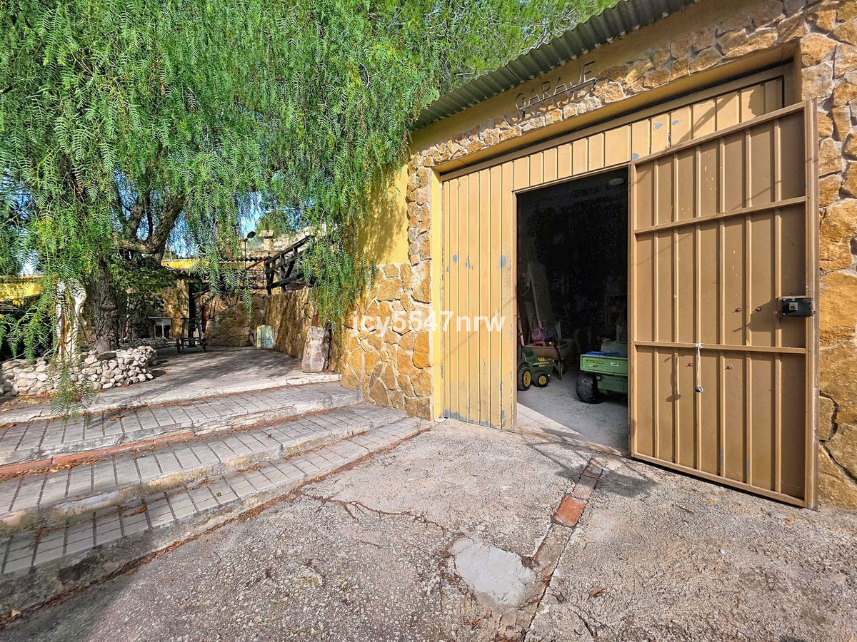 4 Bed Townhouse for sale in Pinoso Costa Blanca, Alicante, Spain