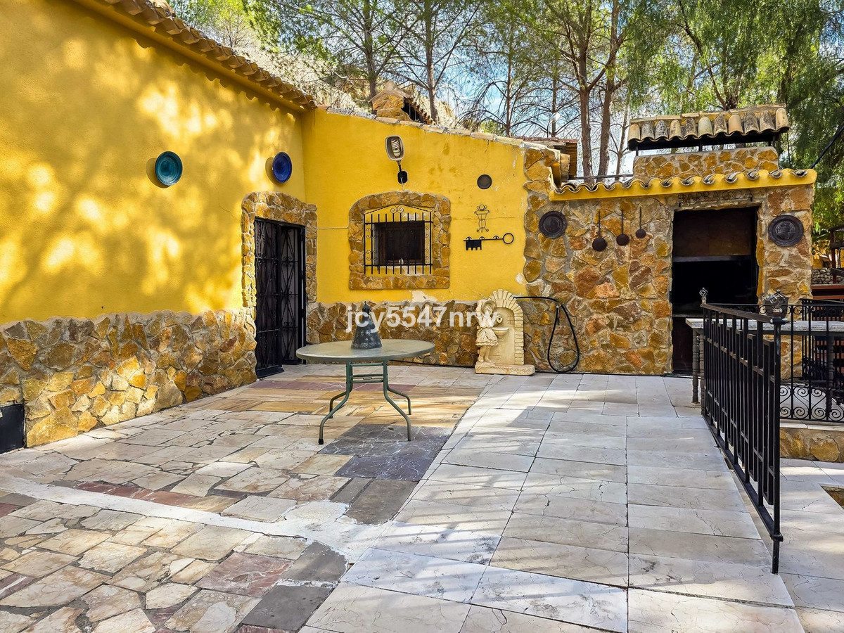 4 Bed Townhouse for sale in Pinoso Costa Blanca, Alicante, Spain