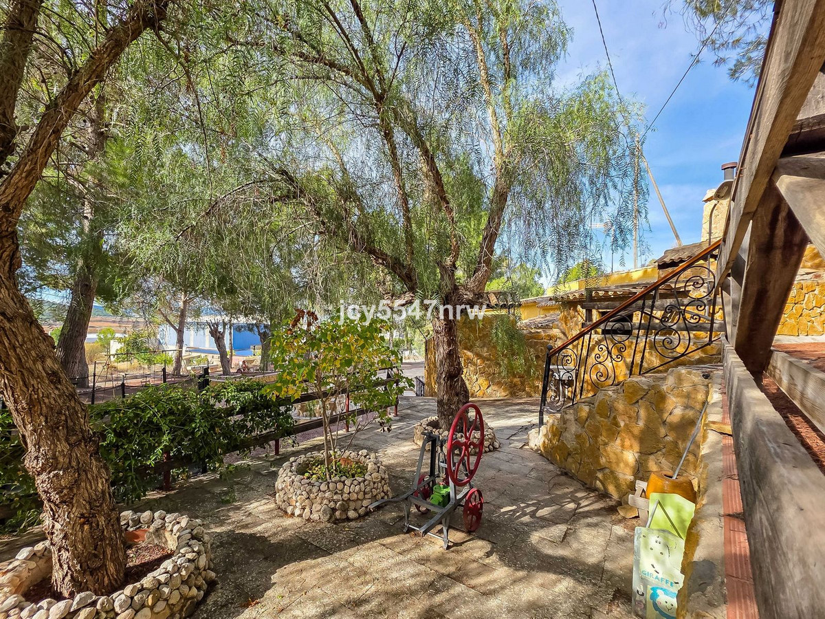 4 Bed Townhouse for sale in Pinoso Costa Blanca, Alicante, Spain