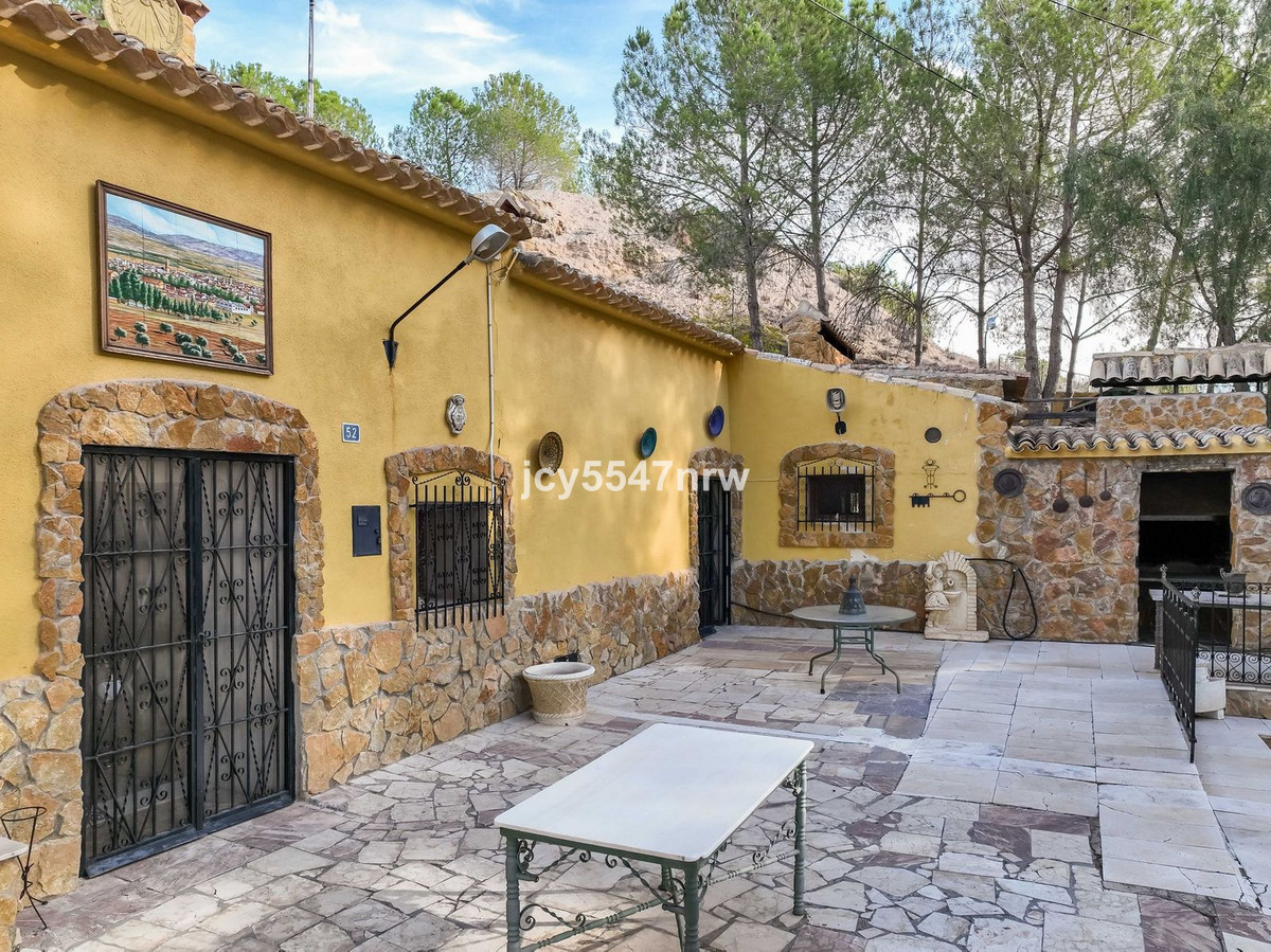 4 Bed Townhouse for sale in Pinoso Costa Blanca, Alicante, Spain