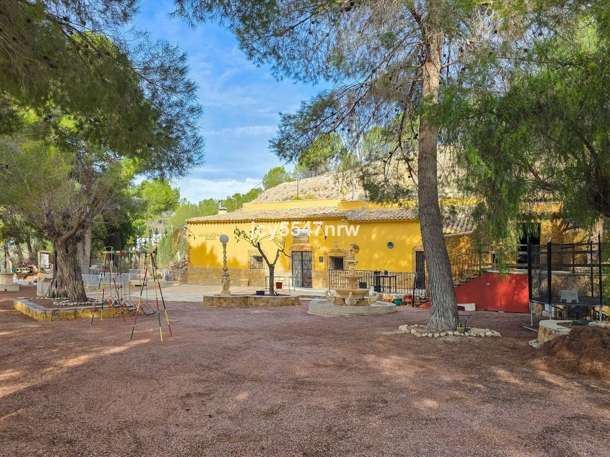 4 Bed Townhouse for sale in Pinoso Costa Blanca, Alicante, Spain