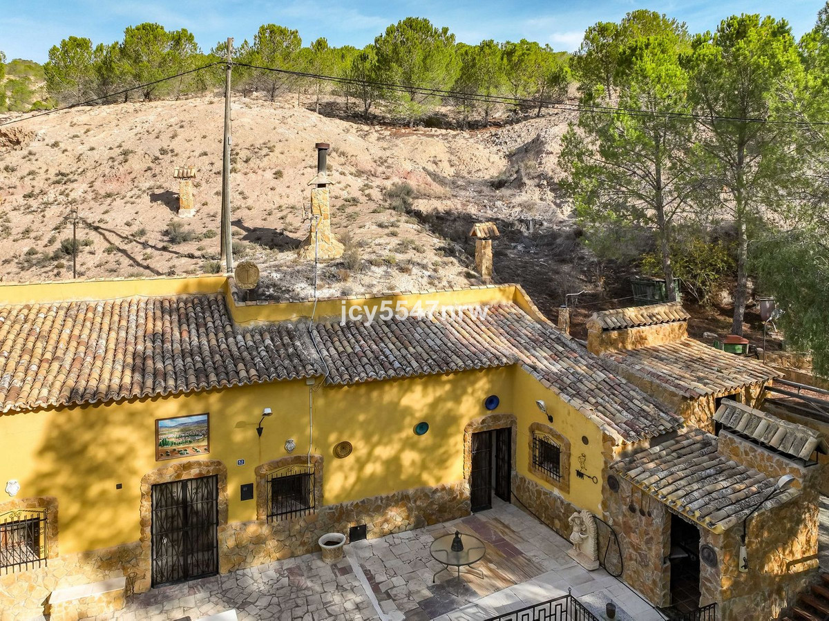 4 Bed Townhouse for sale in Pinoso Costa Blanca, Alicante, Spain