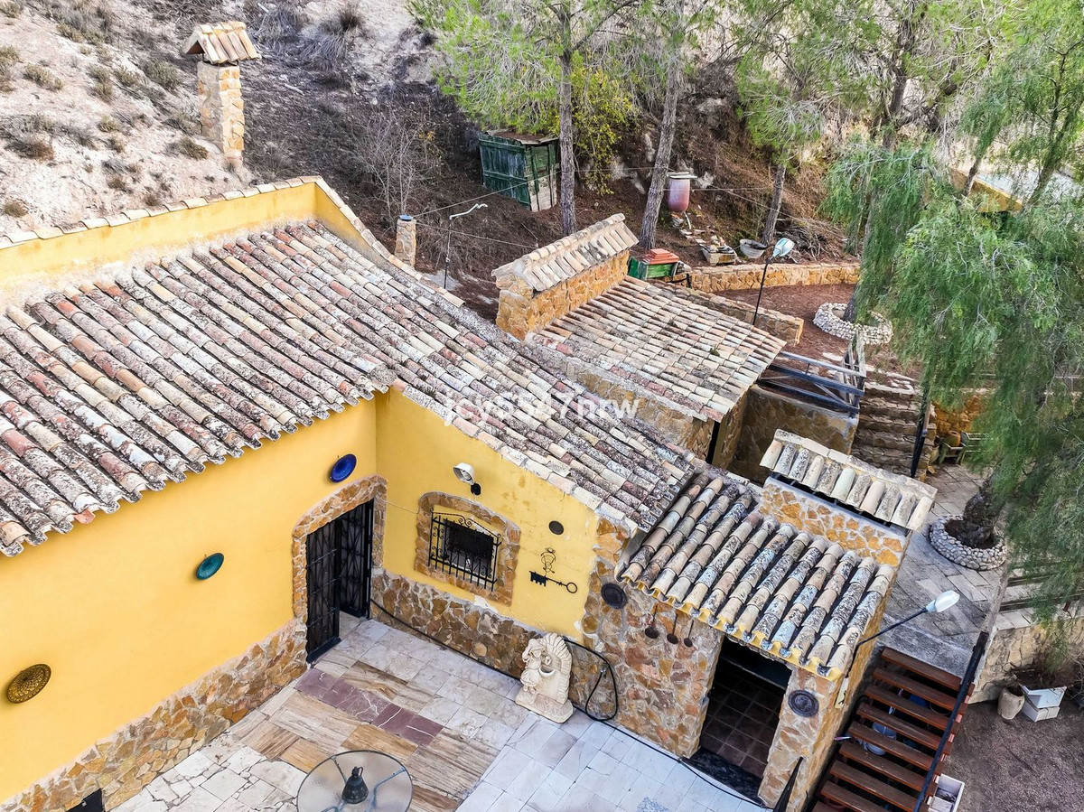 4 Bed Townhouse for sale in Pinoso Costa Blanca, Alicante, Spain