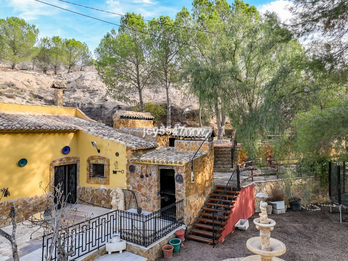 4 Bed Townhouse for sale in Pinoso Costa Blanca, Alicante, Spain