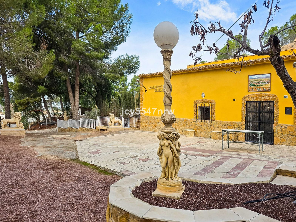 4 Bed Townhouse for sale in Pinoso Costa Blanca, Alicante, Spain