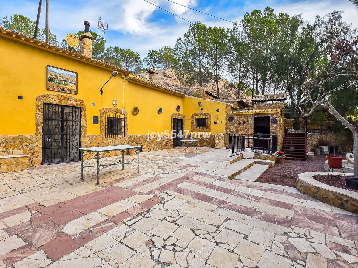 4 Bed Townhouse for sale in Pinoso Costa Blanca, Alicante, Spain