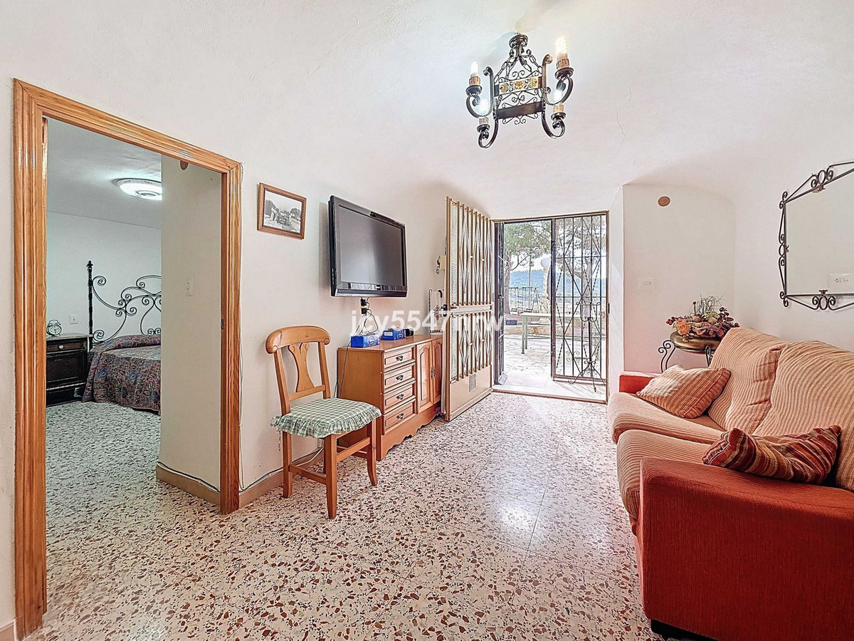 4 Bed Townhouse for sale in Pinoso Costa Blanca, Alicante, Spain