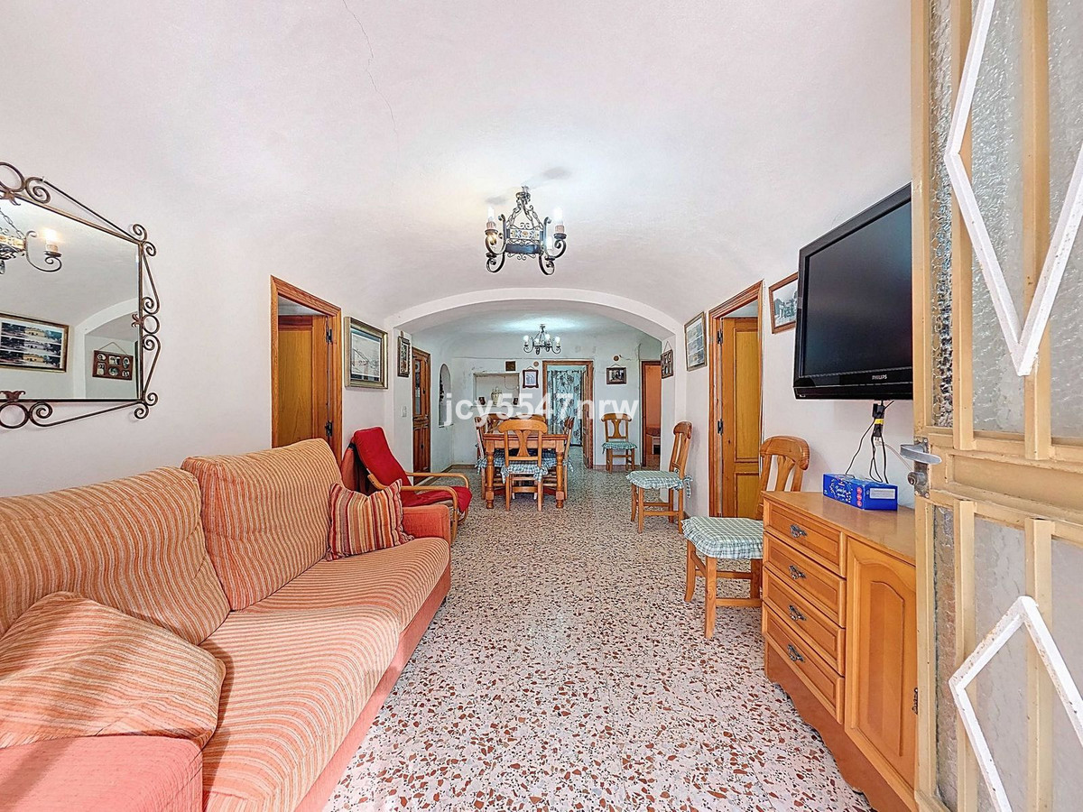 4 Bed Townhouse for sale in Pinoso Costa Blanca, Alicante, Spain