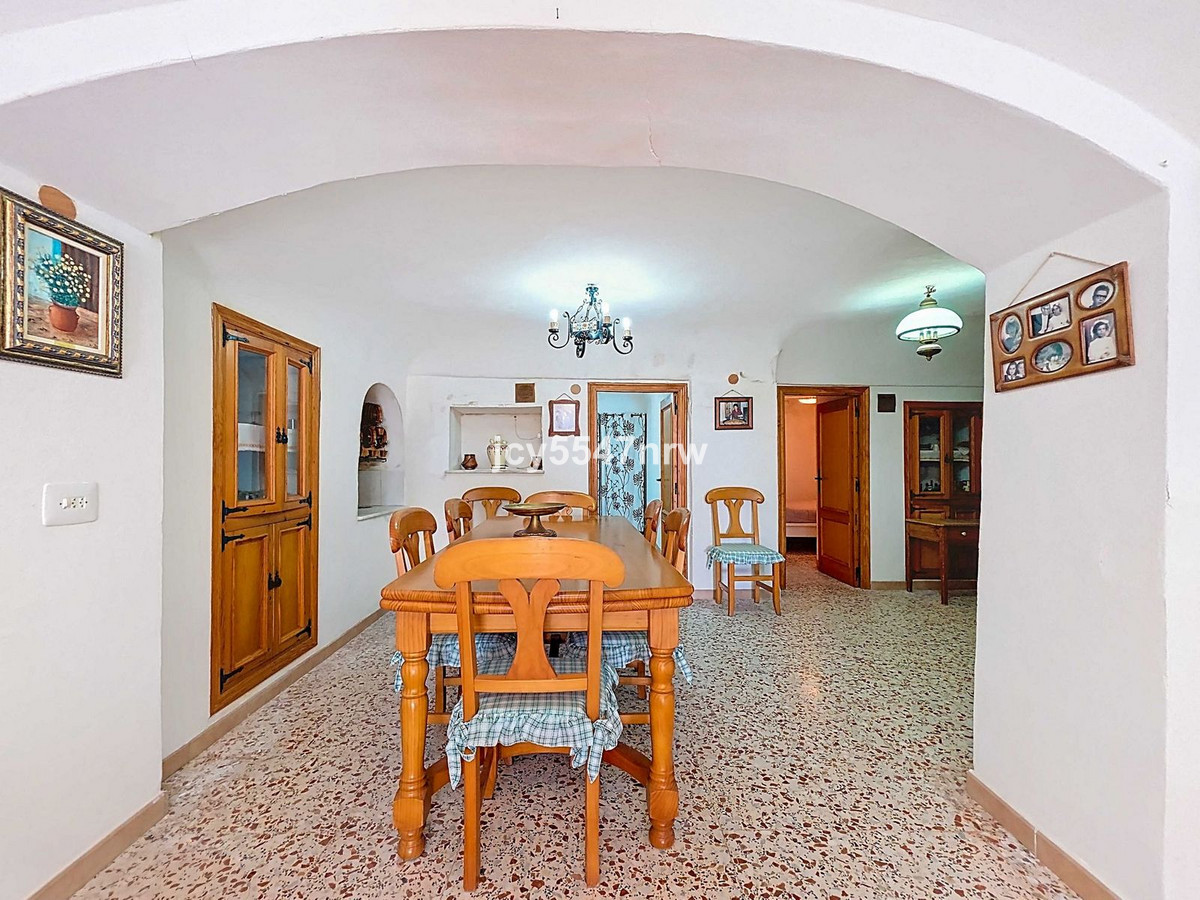 4 Bed Townhouse for sale in Pinoso Costa Blanca, Alicante, Spain