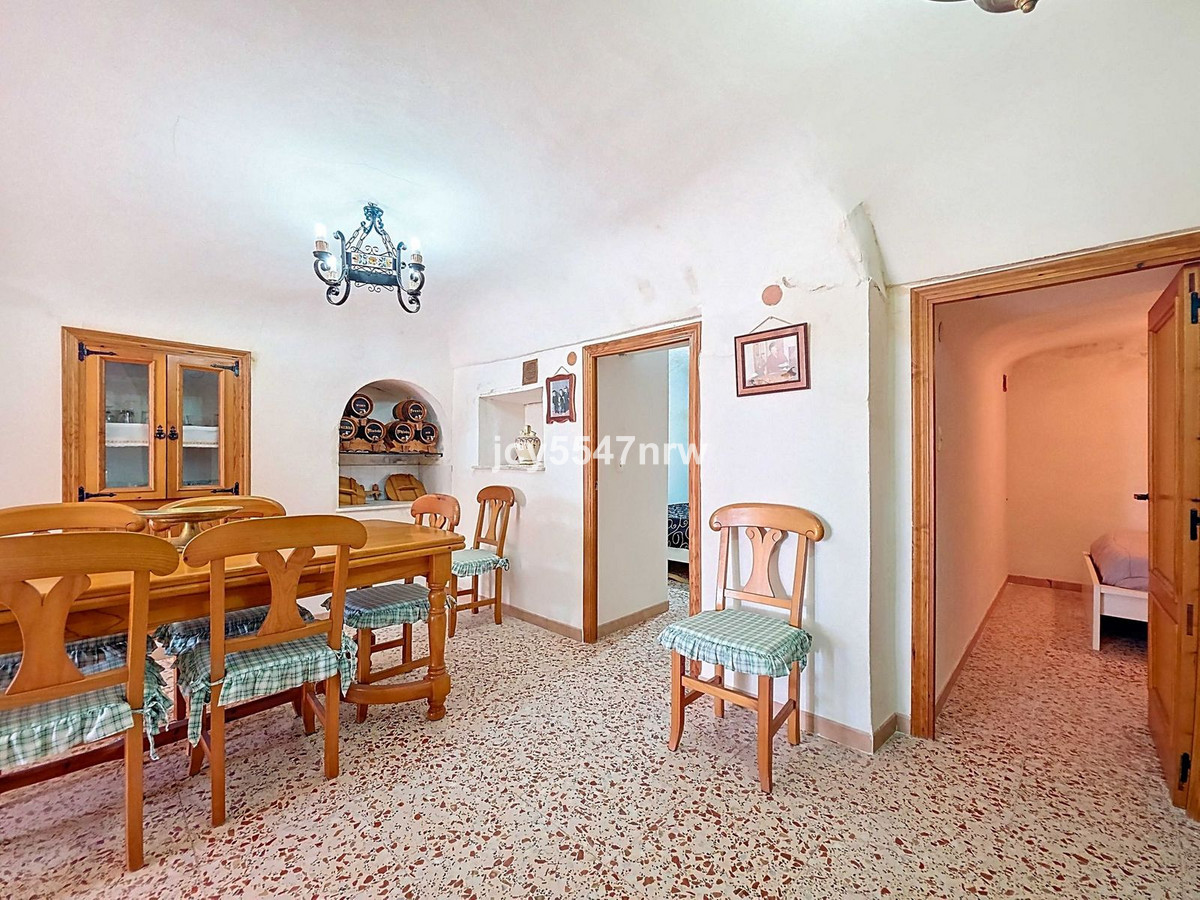 4 Bed Townhouse for sale in Pinoso Costa Blanca, Alicante, Spain