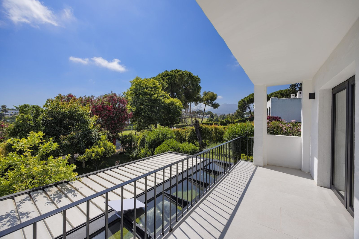 3 Bed Townhouse for sale in Nueva Andalucía Costa Del Sol, Málaga, Spain