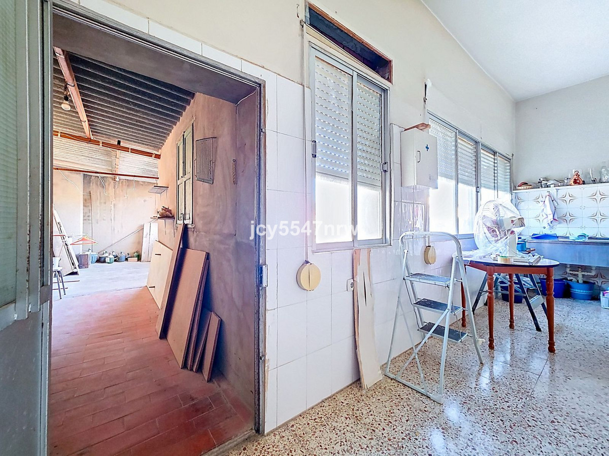 8 Bed Townhouse for sale in Pinoso Costa Blanca, Alicante, Spain