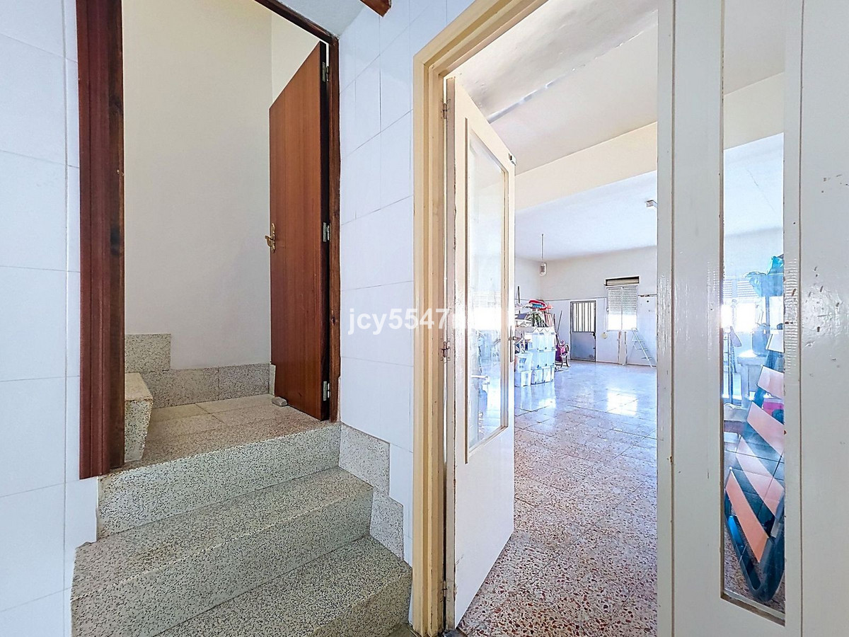 8 Bed Townhouse for sale in Pinoso Costa Blanca, Alicante, Spain