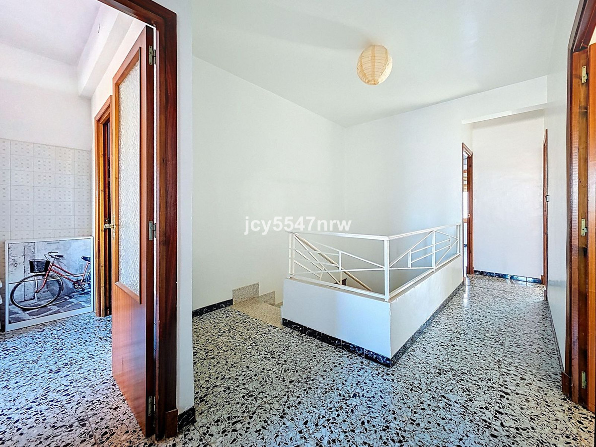 8 Bed Townhouse for sale in Pinoso Costa Blanca, Alicante, Spain