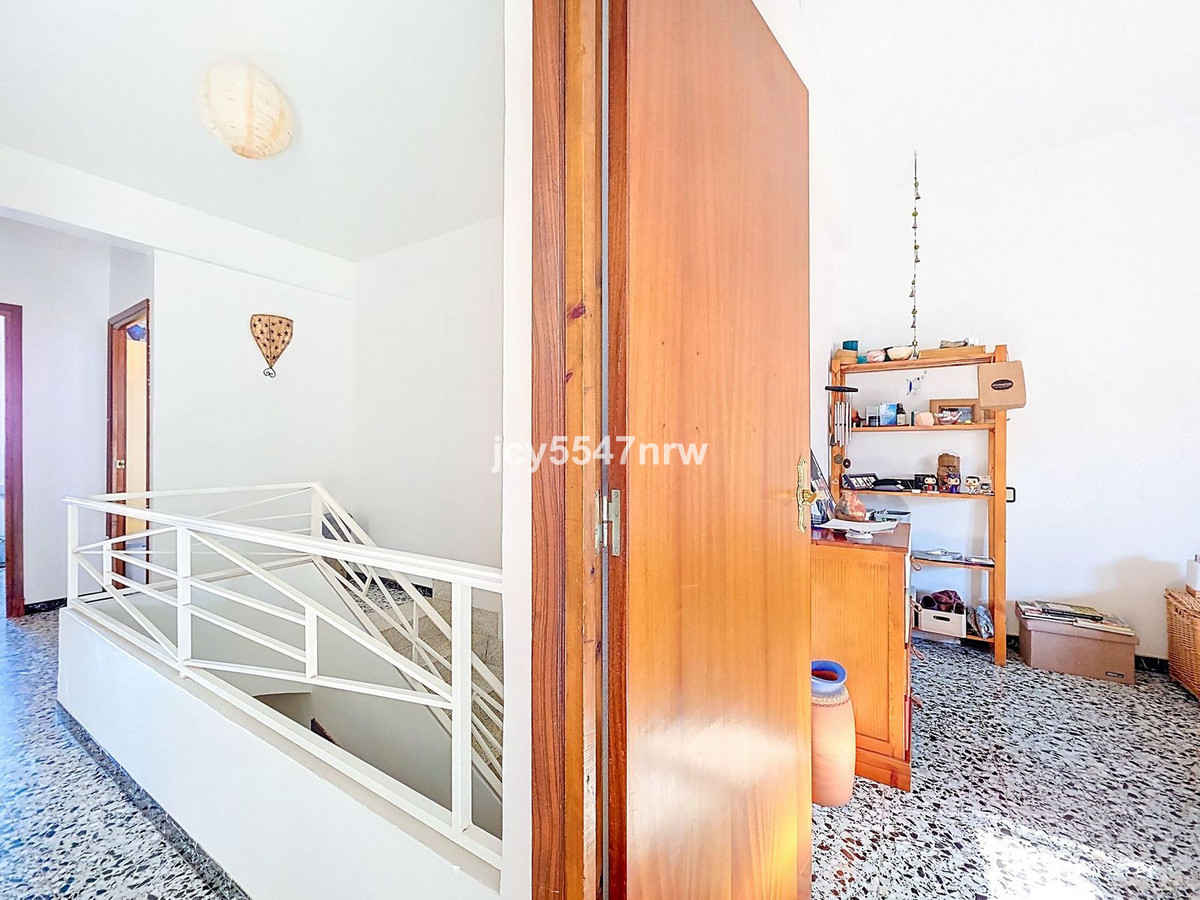 8 Bed Townhouse for sale in Pinoso Costa Blanca, Alicante, Spain