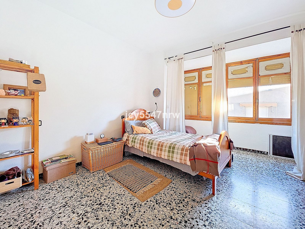 8 Bed Townhouse for sale in Pinoso Costa Blanca, Alicante, Spain