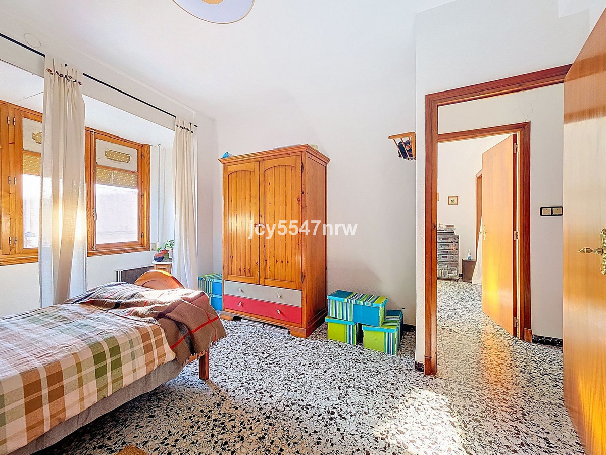 8 Bed Townhouse for sale in Pinoso Costa Blanca, Alicante, Spain
