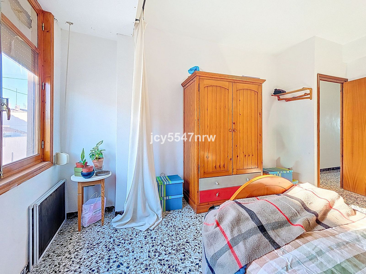 8 Bed Townhouse for sale in Pinoso Costa Blanca, Alicante, Spain