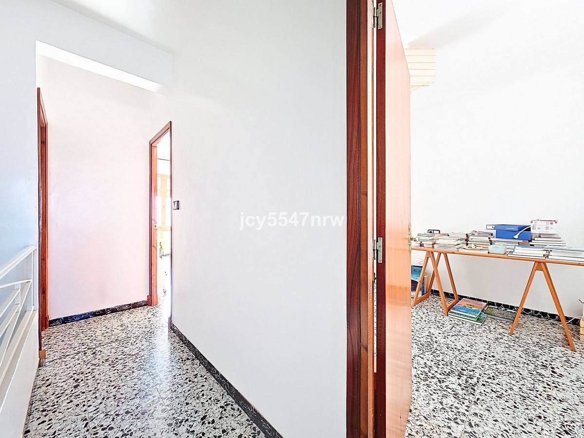 8 Bed Townhouse for sale in Pinoso Costa Blanca, Alicante, Spain