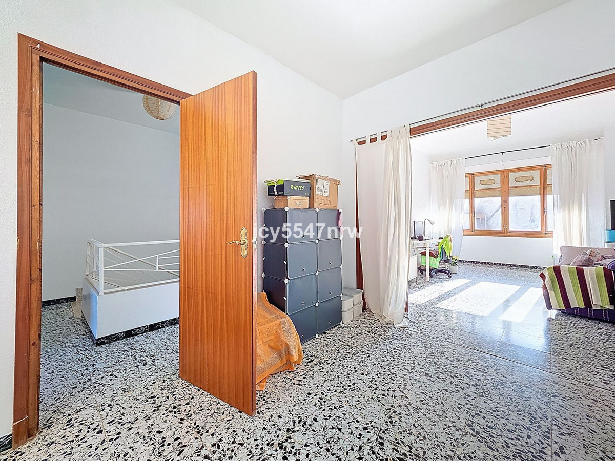 8 Bed Townhouse for sale in Pinoso Costa Blanca, Alicante, Spain