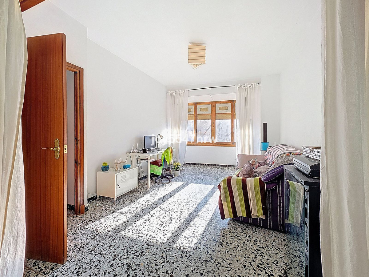 8 Bed Townhouse for sale in Pinoso Costa Blanca, Alicante, Spain