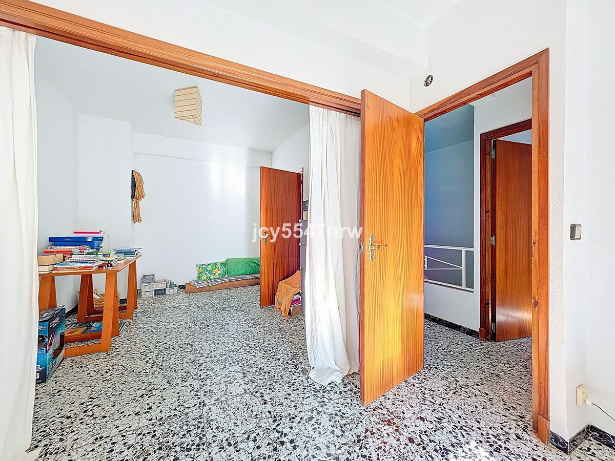 8 Bed Townhouse for sale in Pinoso Costa Blanca, Alicante, Spain