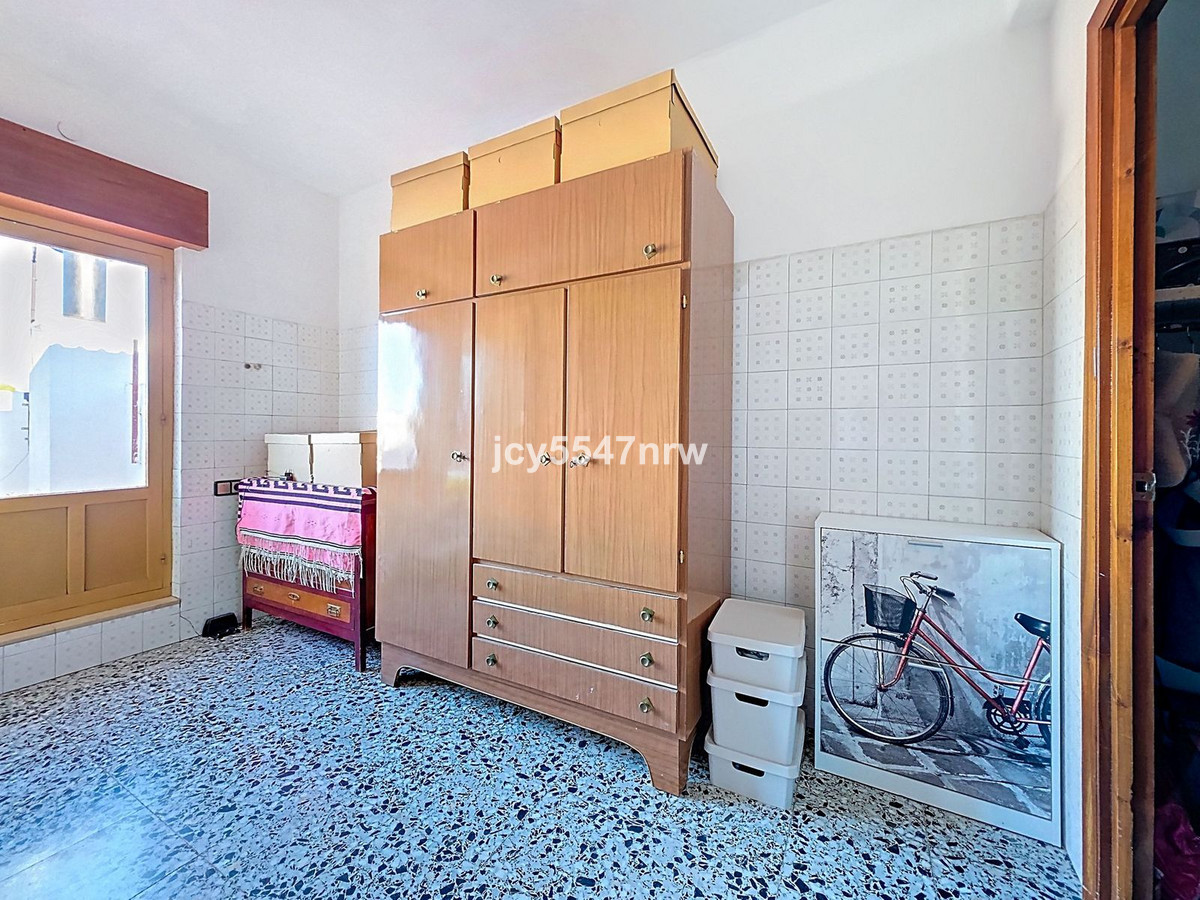 8 Bed Townhouse for sale in Pinoso Costa Blanca, Alicante, Spain