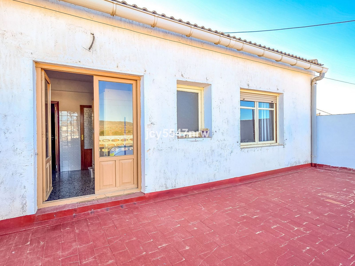 8 Bed Townhouse for sale in Pinoso Costa Blanca, Alicante, Spain