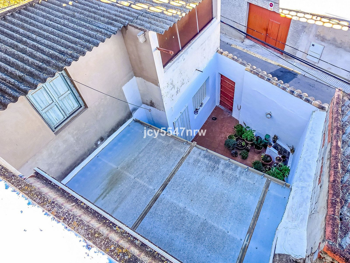 8 Bed Townhouse for sale in Pinoso Costa Blanca, Alicante, Spain