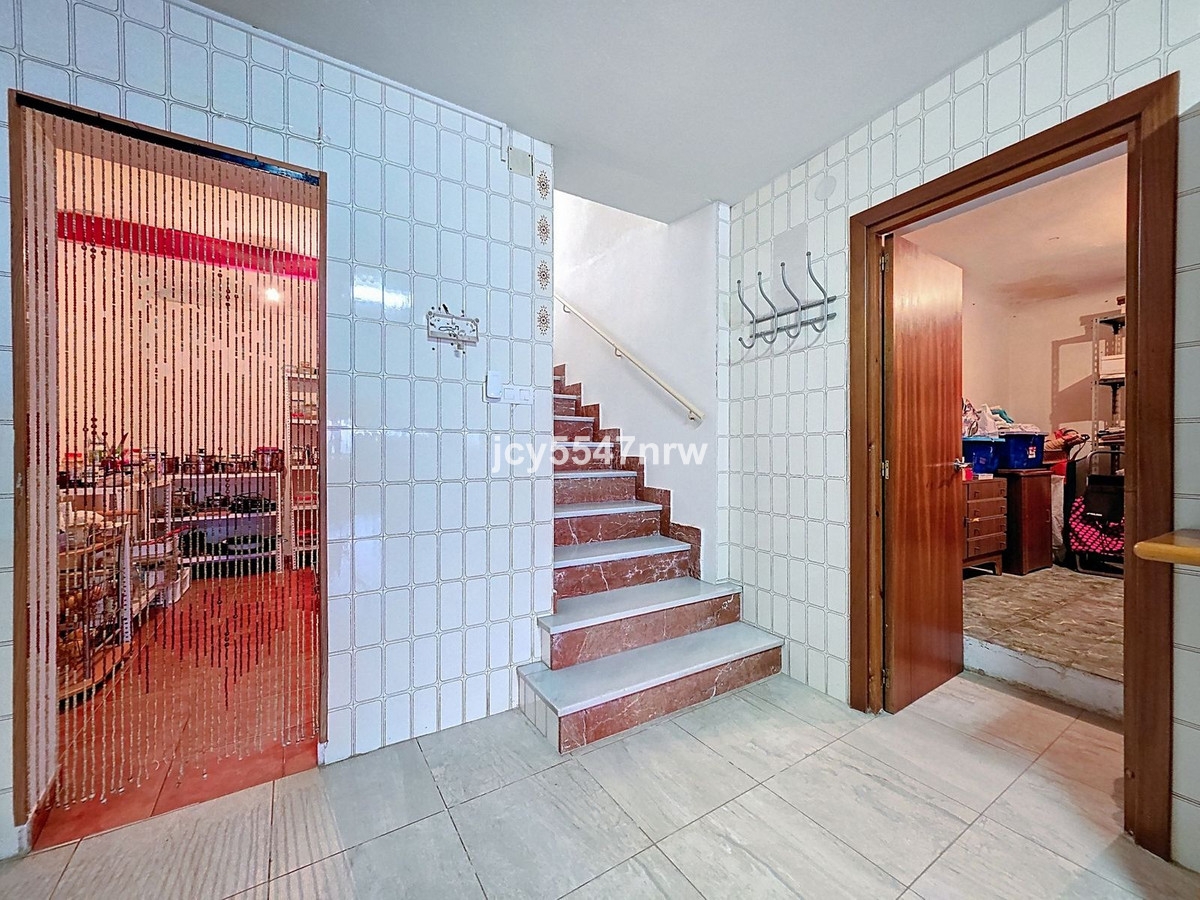 8 Bed Townhouse for sale in Pinoso Costa Blanca, Alicante, Spain