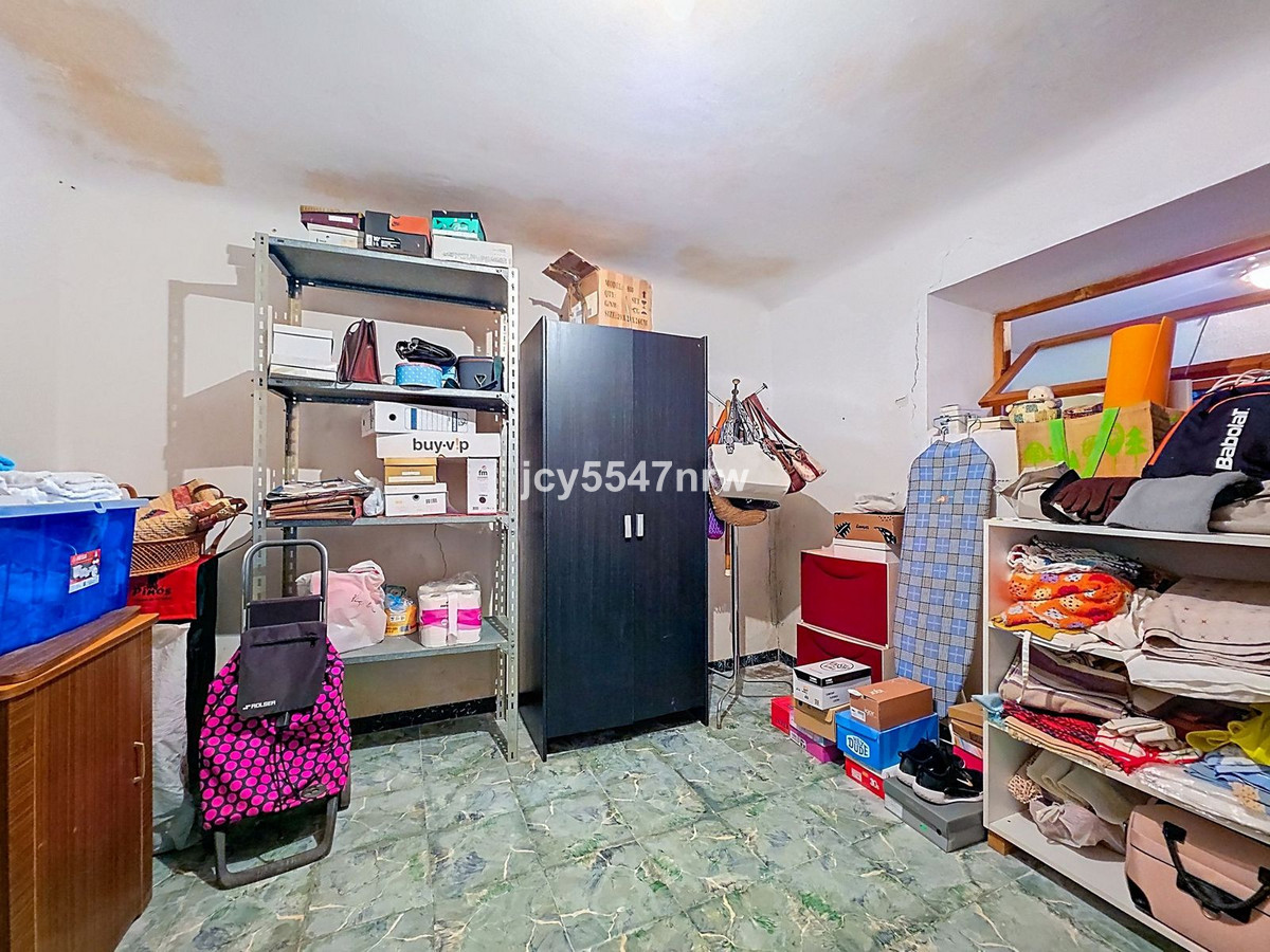 8 Bed Townhouse for sale in Pinoso Costa Blanca, Alicante, Spain