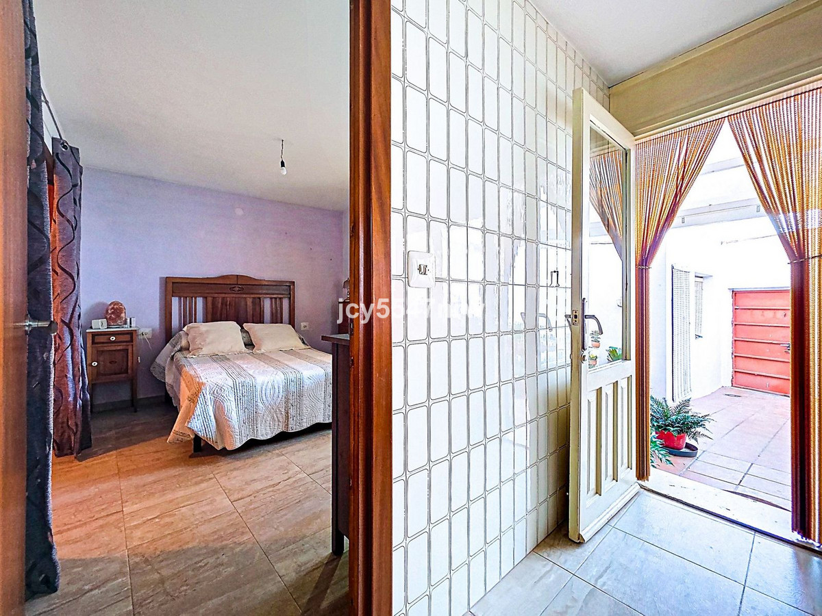 8 Bed Townhouse for sale in Pinoso Costa Blanca, Alicante, Spain
