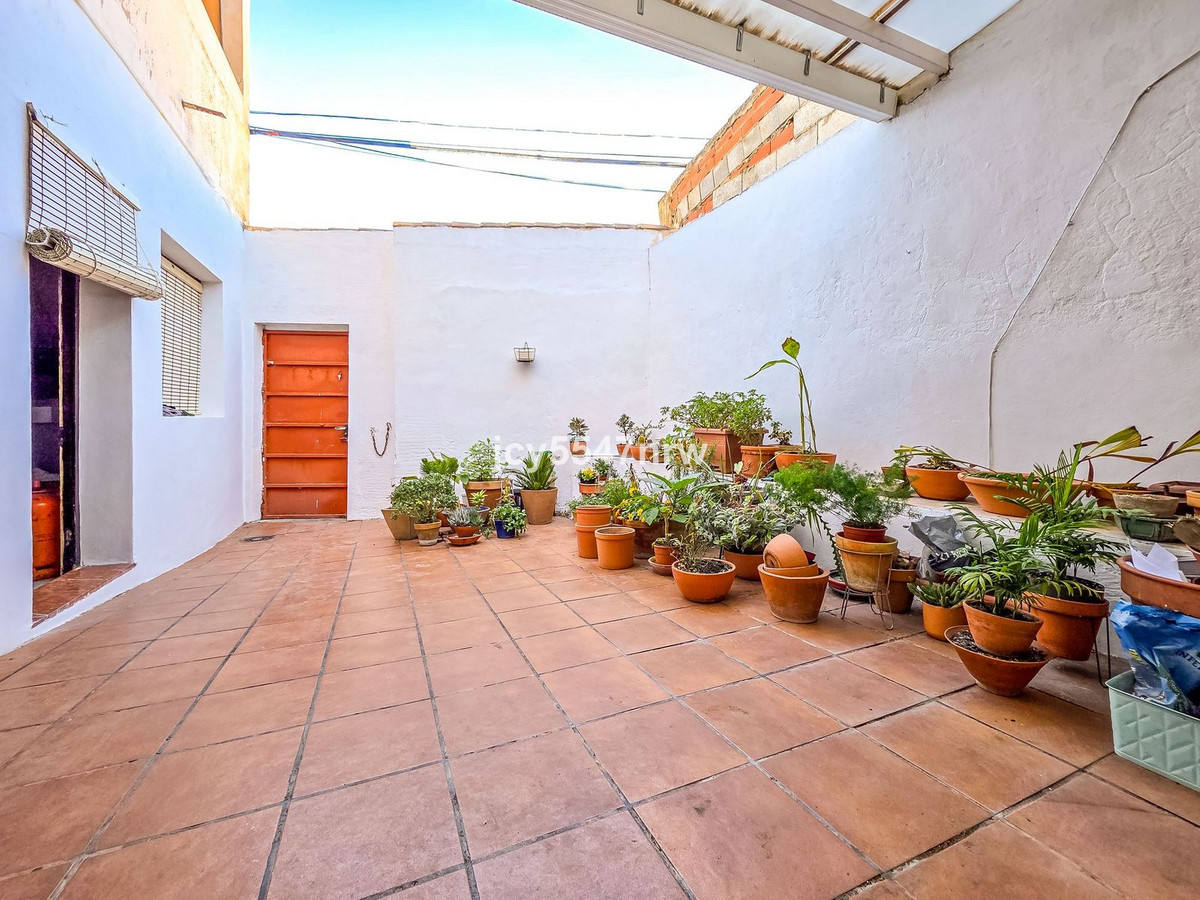 8 Bed Townhouse for sale in Pinoso Costa Blanca, Alicante, Spain