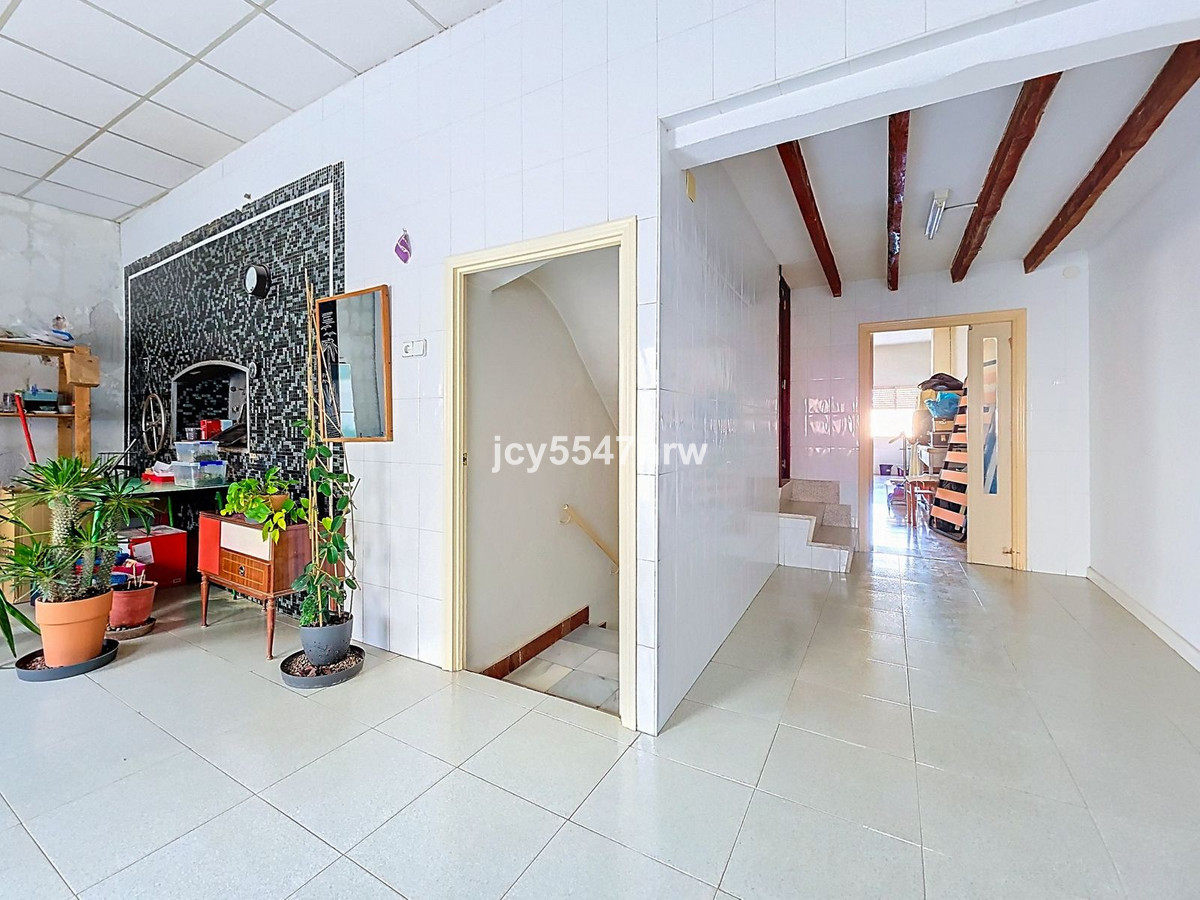 8 Bed Townhouse for sale in Pinoso Costa Blanca, Alicante, Spain