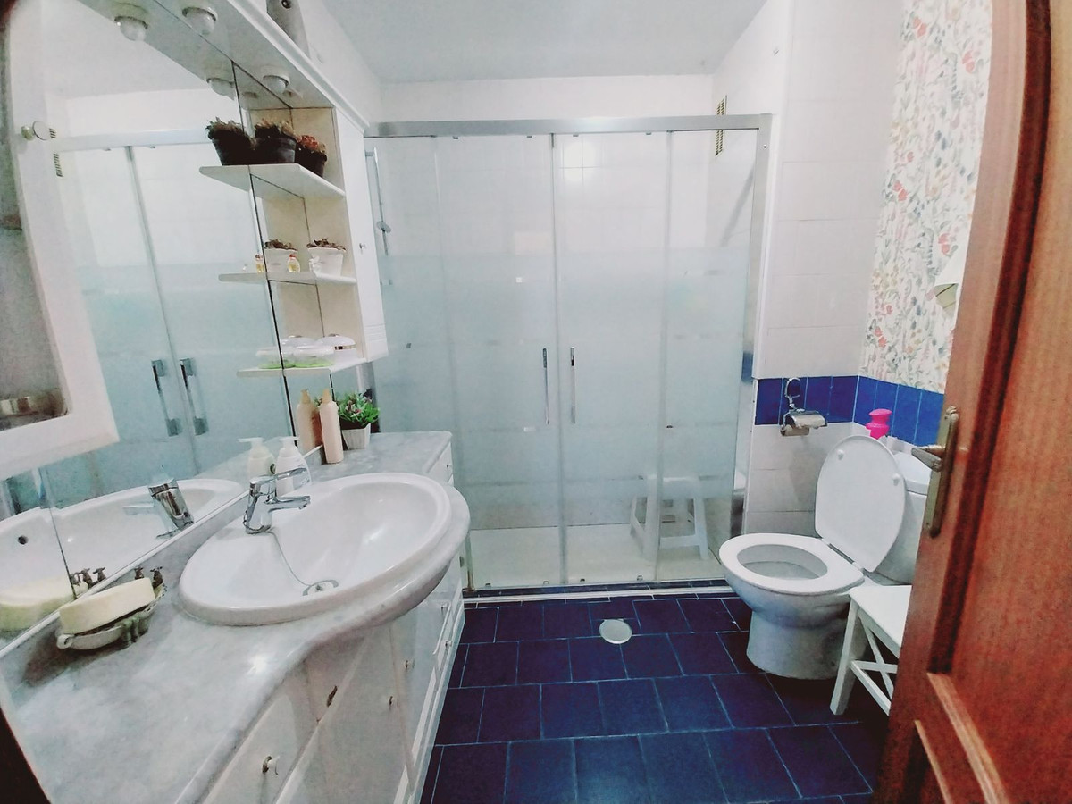 Se vende Apartamento en Planta Última de 2 dormitorios en Costa Del Sol, Málaga, España