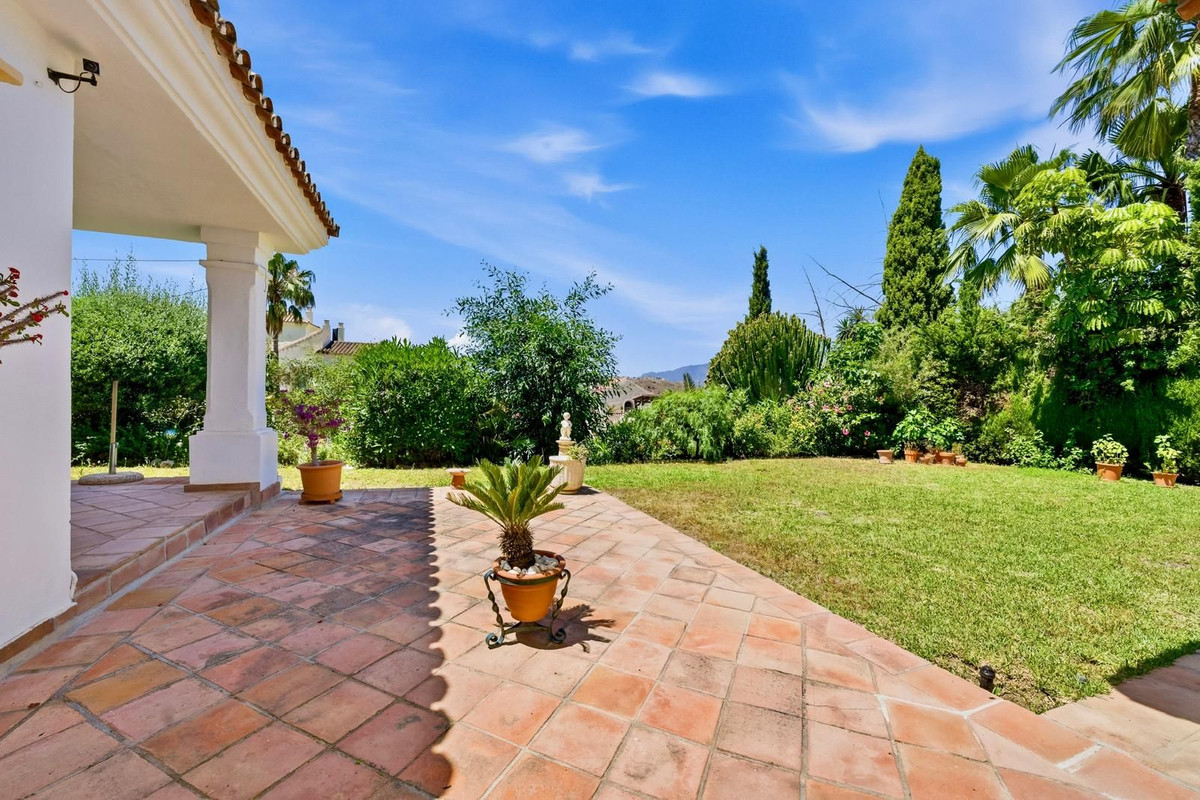 2 Bed Townhouse for sale in Benahavís Costa Del Sol, Málaga, Spain