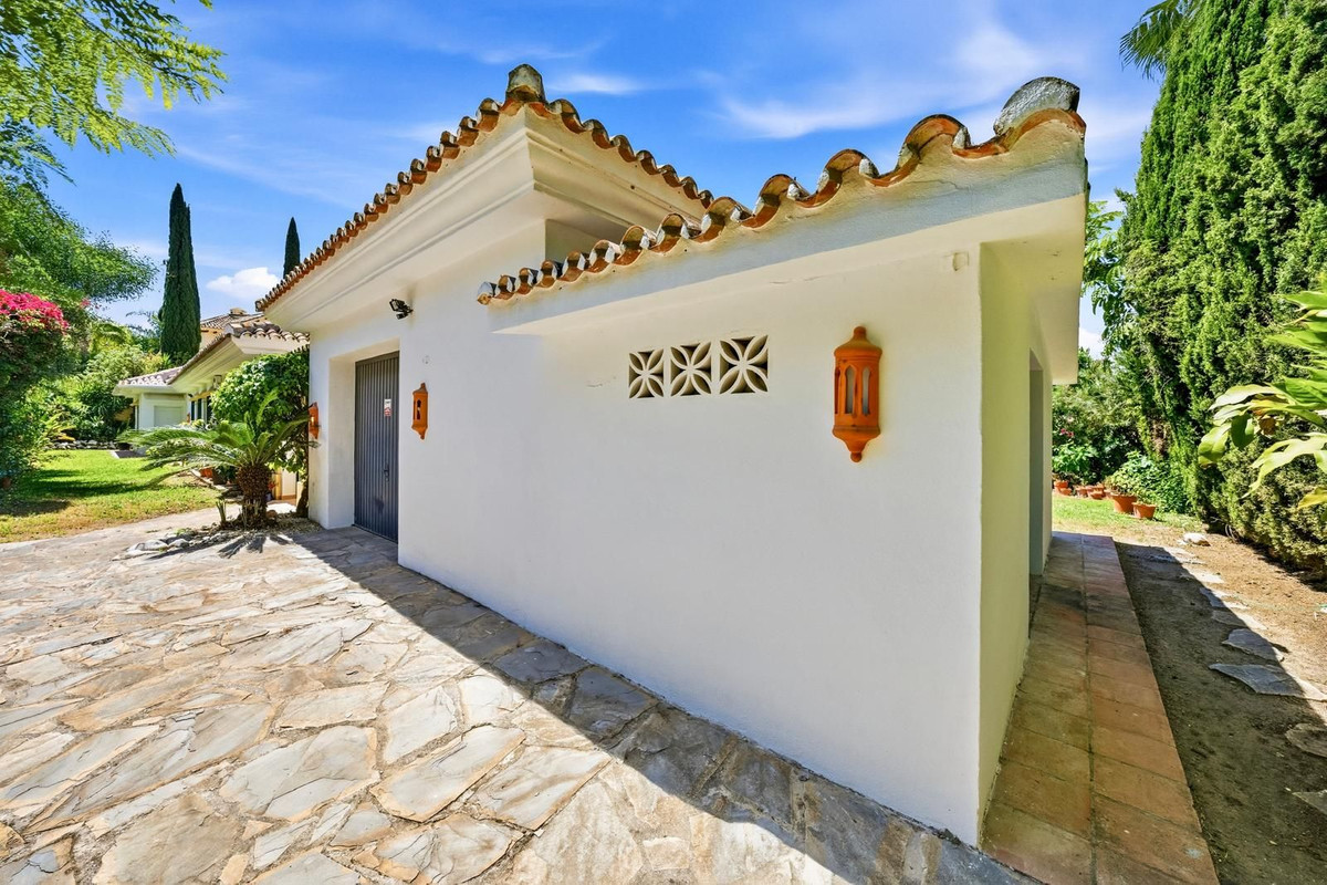 2 Bed Townhouse for sale in Benahavís Costa Del Sol, Málaga, Spain