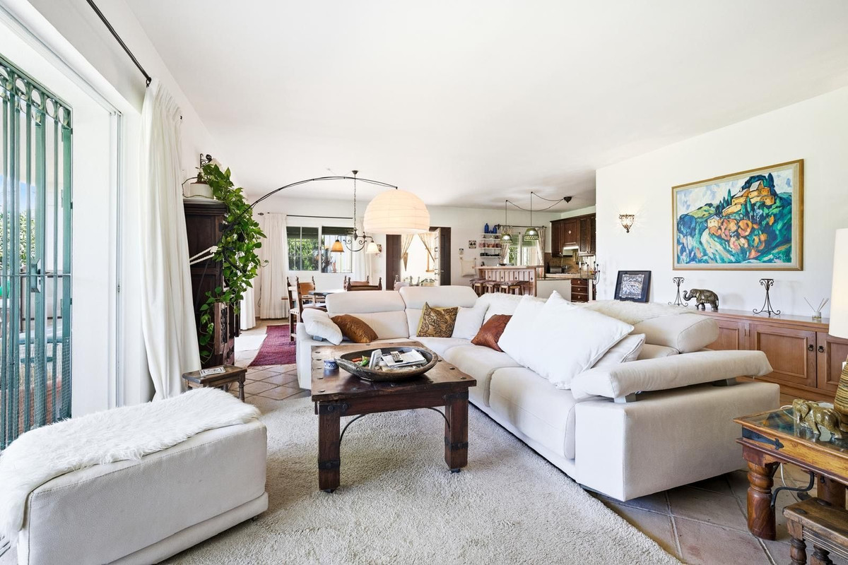 2 Bed Townhouse for sale in Benahavís Costa Del Sol, Málaga, Spain