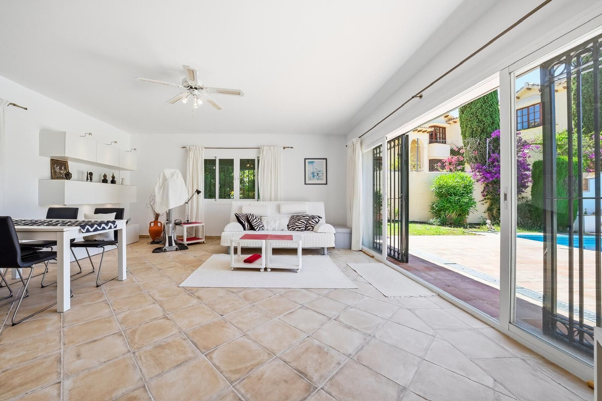 2 Bed Townhouse for sale in Benahavís Costa Del Sol, Málaga, Spain