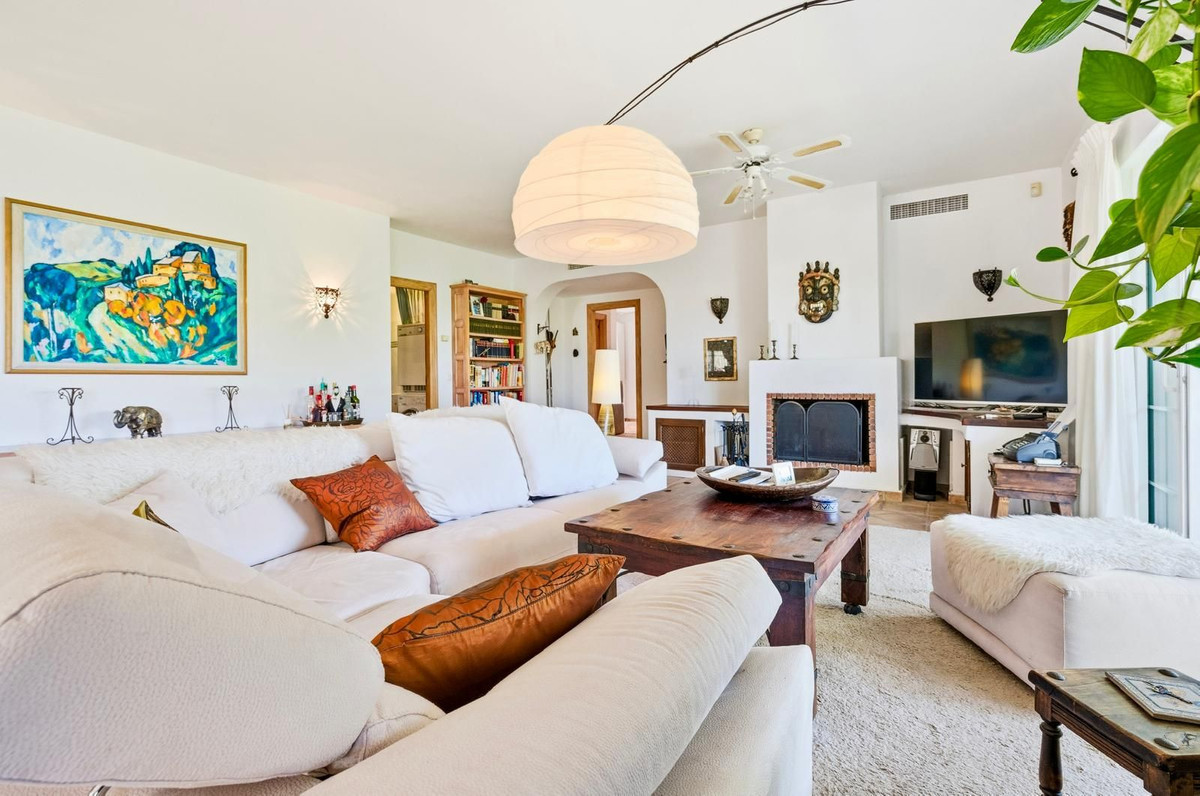 2 Bed Townhouse for sale in Benahavís Costa Del Sol, Málaga, Spain