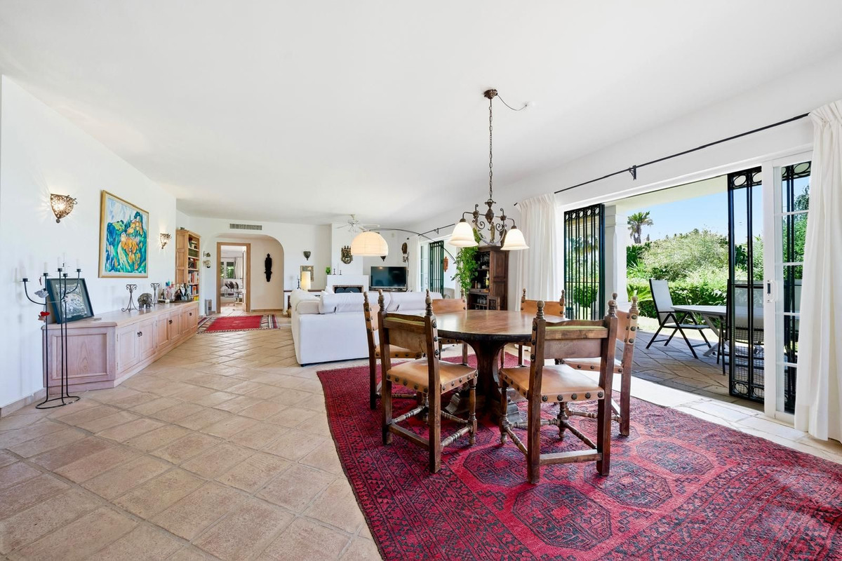 2 Bed Townhouse for sale in Benahavís Costa Del Sol, Málaga, Spain