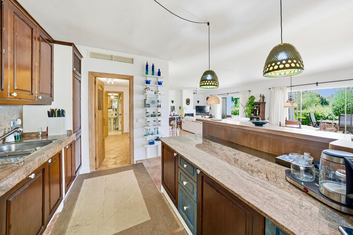 2 Bed Townhouse for sale in Benahavís Costa Del Sol, Málaga, Spain