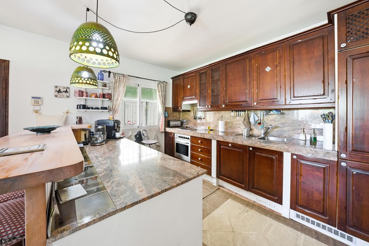 2 Bed Townhouse for sale in Benahavís Costa Del Sol, Málaga, Spain