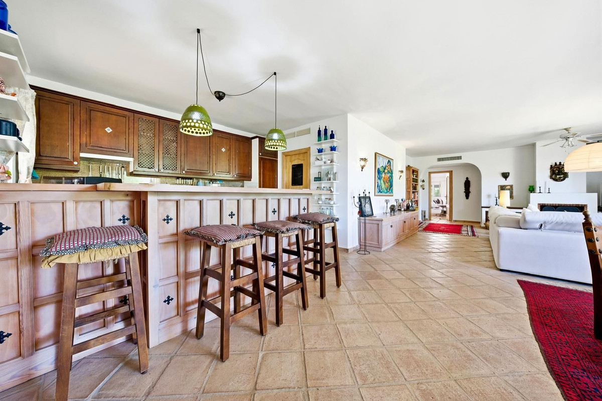 2 Bed Townhouse for sale in Benahavís Costa Del Sol, Málaga, Spain