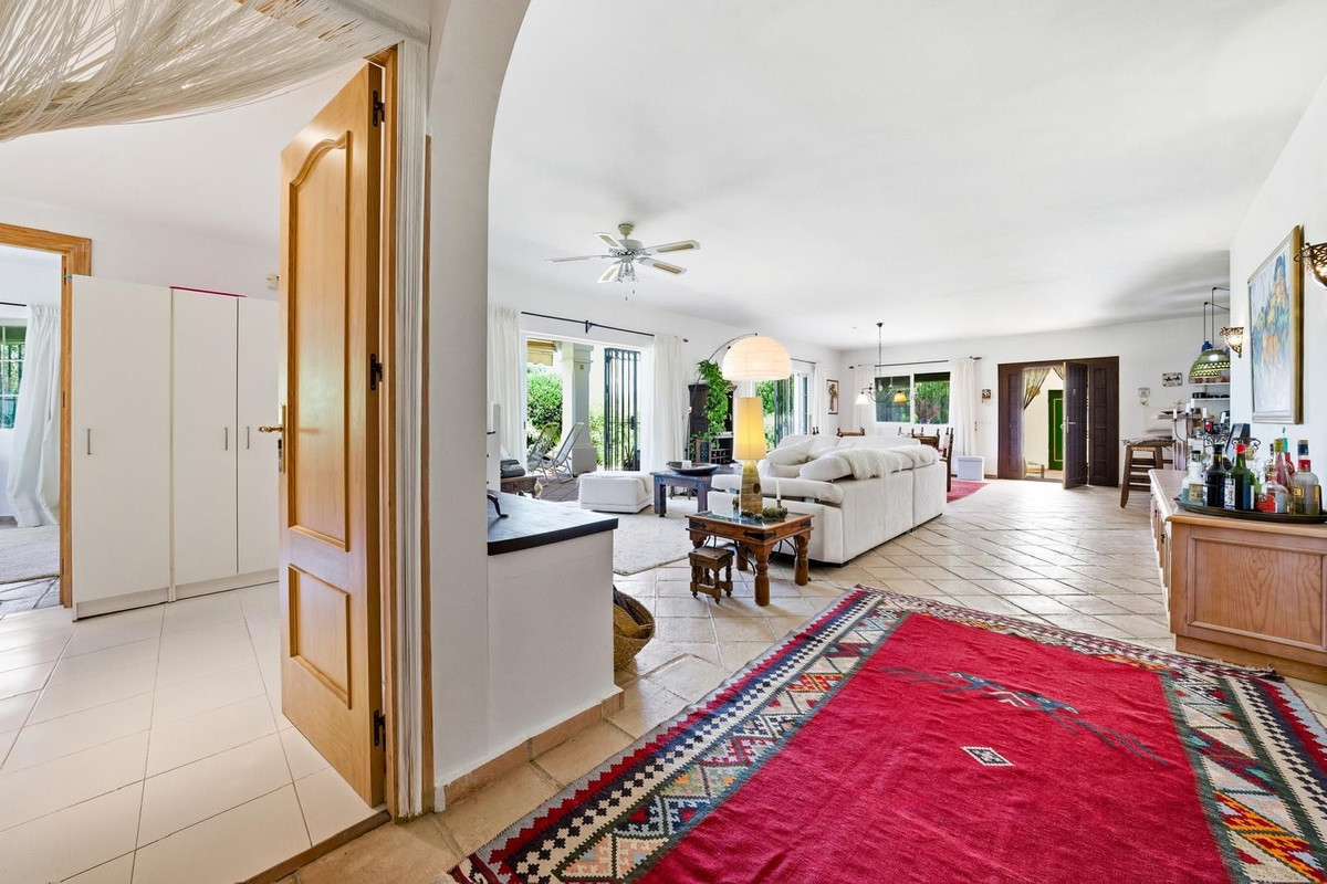 2 Bed Townhouse for sale in Benahavís Costa Del Sol, Málaga, Spain